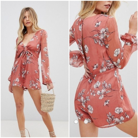 The Jetset Diaries Oasis Floral Keyhole Romper - Picture 2 of 8